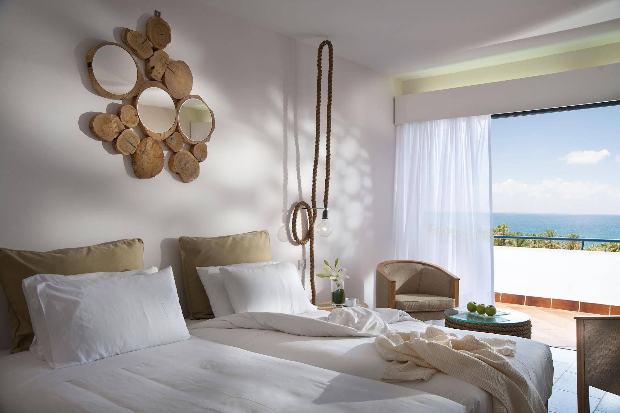 Hotel Azia &
